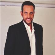 Profesor de teatro, expresión verbal y no verbal, comunicación y tecnicas para hablar en público con más de 15 años como docente.